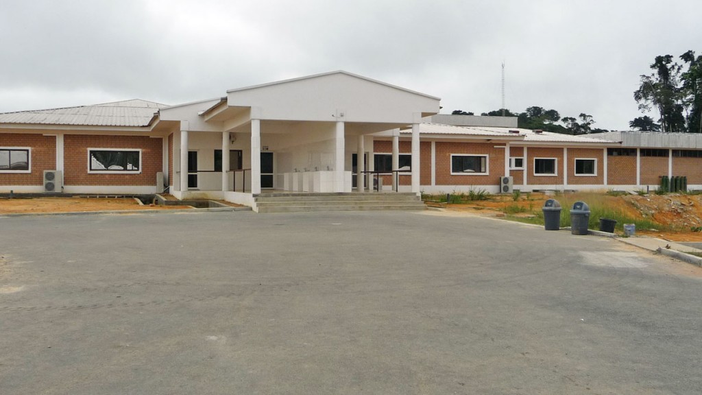 Vue extérieur de la cuisine depuis l'entrée des élèves